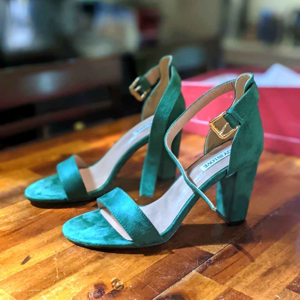 "Joy in Love" green suede 3.5" heels, new